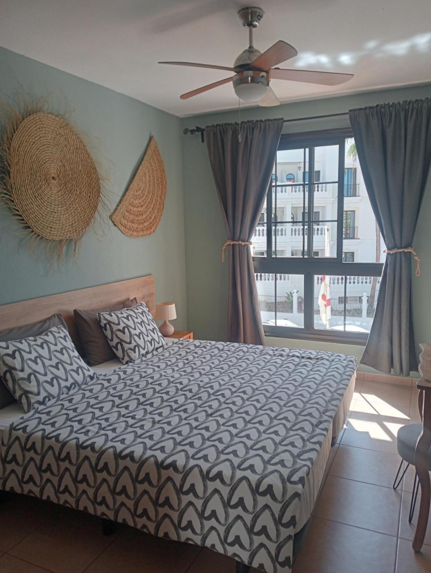 Greatly Located Apartment With Heated Pool, Los Cristianos ลอส กริสเตียนอส ภายนอก รูปภาพ