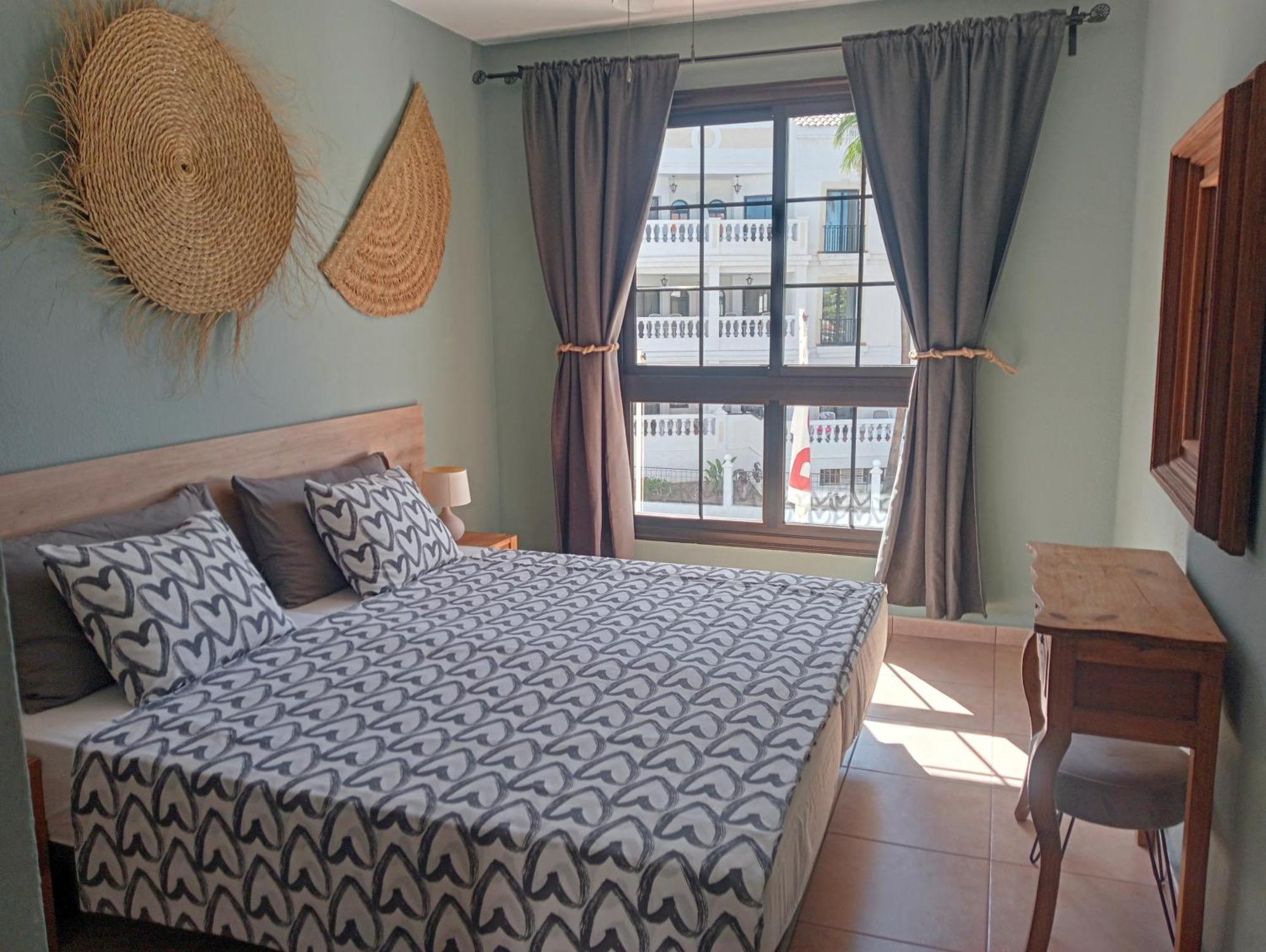 Greatly Located Apartment With Heated Pool, Los Cristianos ลอส กริสเตียนอส ภายนอก รูปภาพ