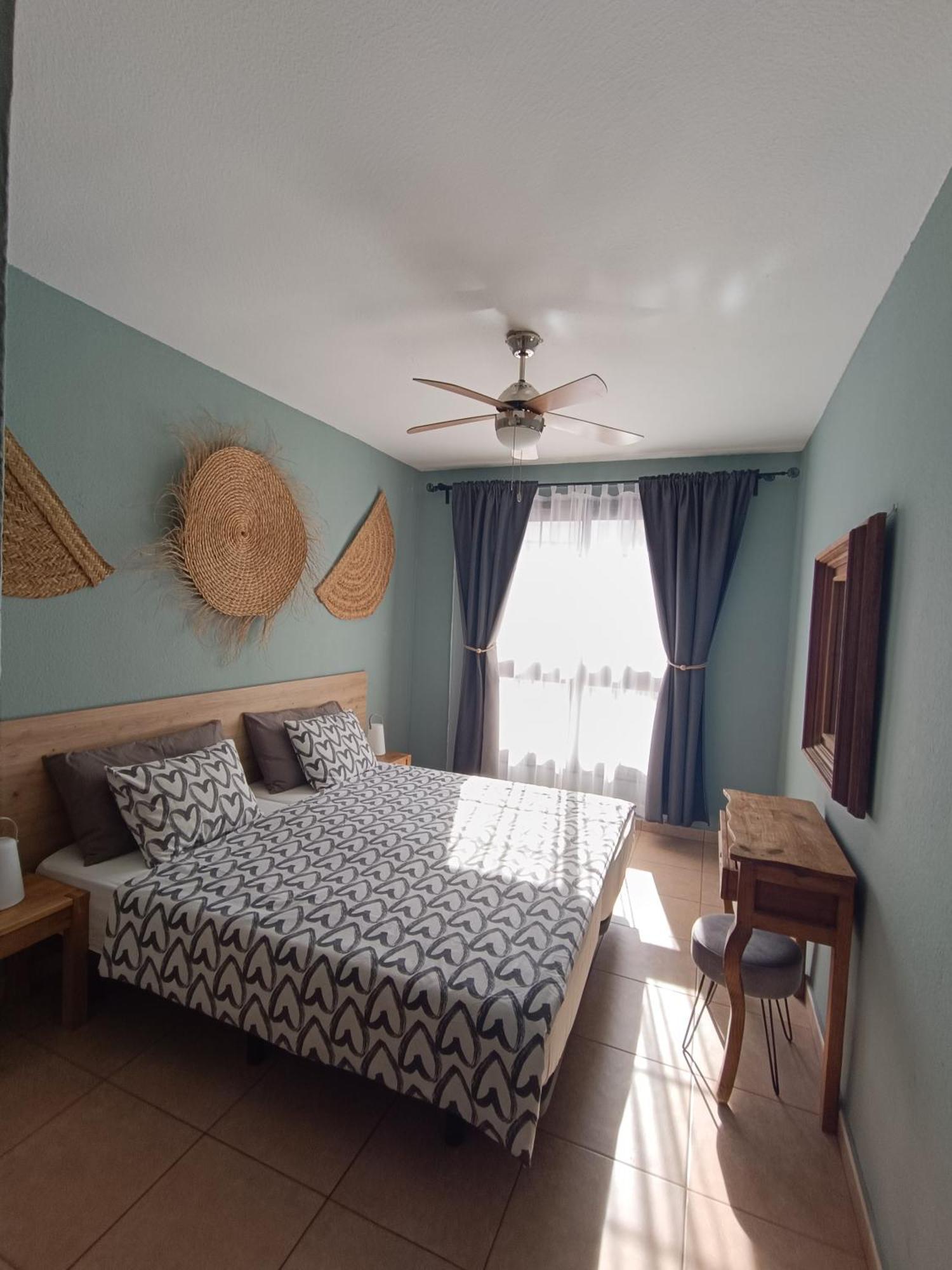 Greatly Located Apartment With Heated Pool, Los Cristianos ลอส กริสเตียนอส ภายนอก รูปภาพ
