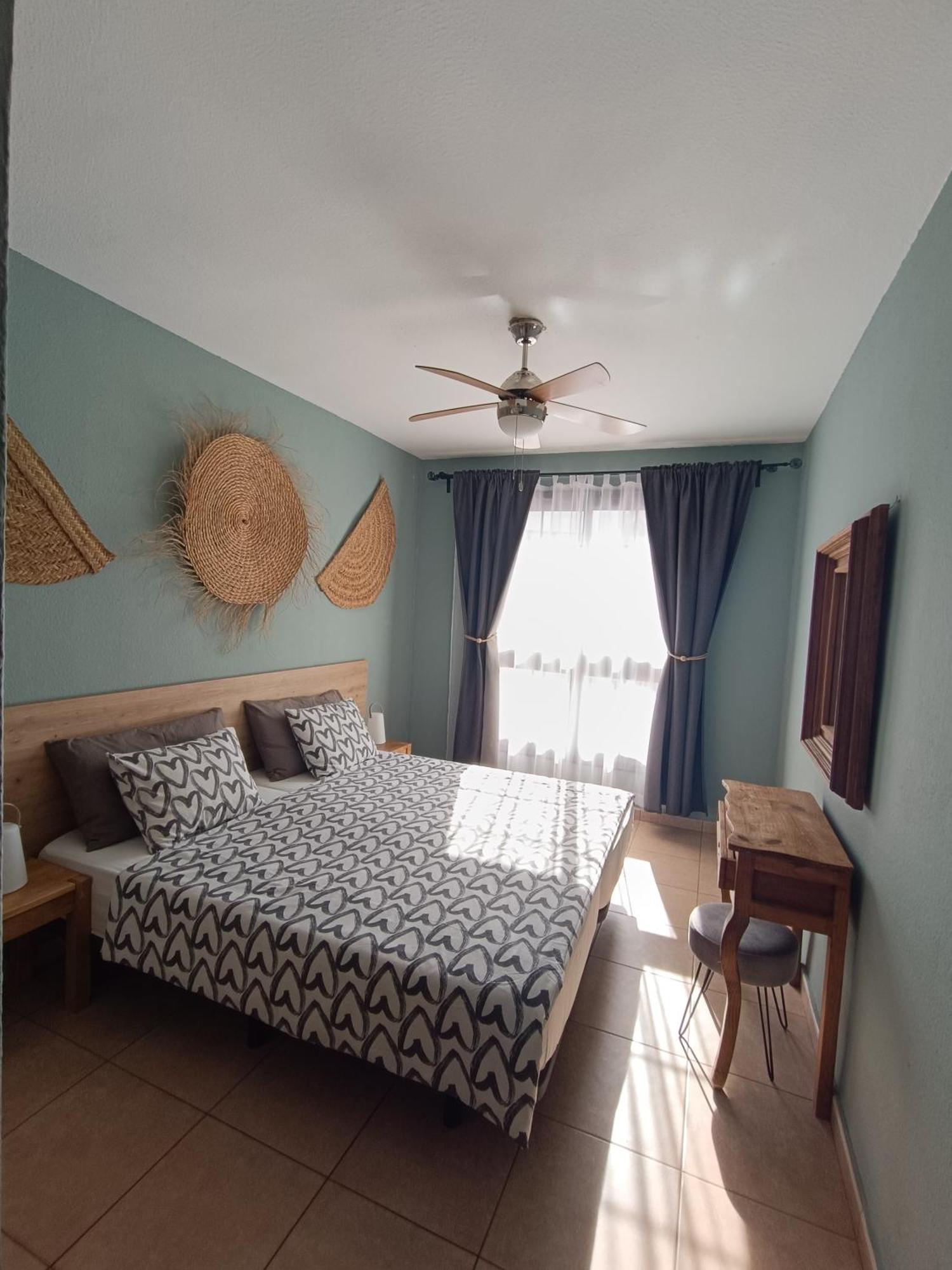 Greatly Located Apartment With Heated Pool, Los Cristianos ลอส กริสเตียนอส ภายนอก รูปภาพ